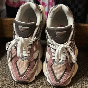 New Balance Women's Pink Sneakers